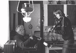 During a recording in 1982. Bror Dahlgren (1902-2001) and Reine Steen. SMS 34.